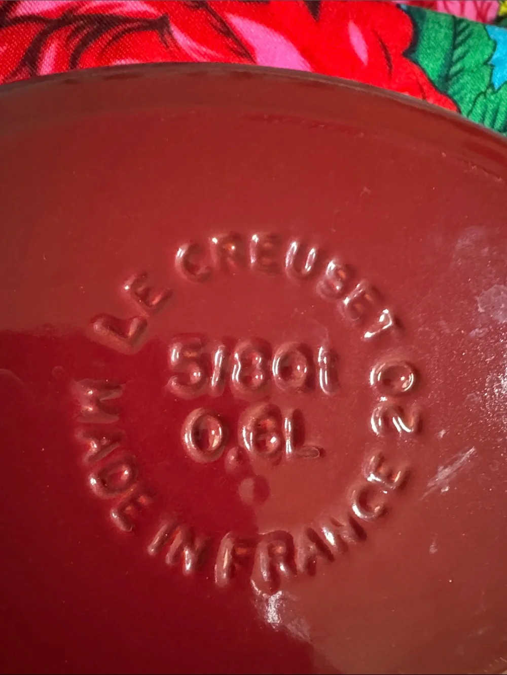 Le Creuset Red Oval 8” Enamel cooking oval baker-server